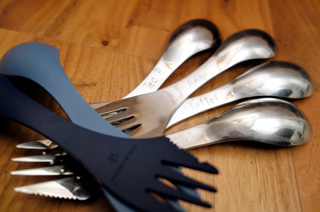 Zum Campen perfekt - Göffel aus Edelstahl oder Plastik