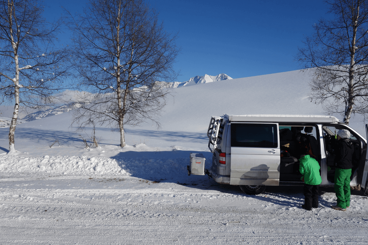Kupplungsträger mit Transportbox für mehr Stauraum - Campingbus Vergleich